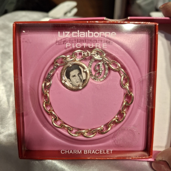 Liz Claiborne Silver "J" Charm With Picture Frame Charm Bracelet New In Box - Picture 5 of 5